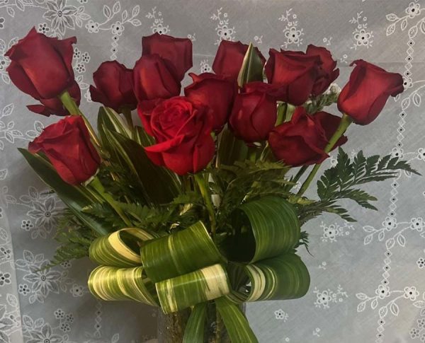 red-roses-with-a-bow